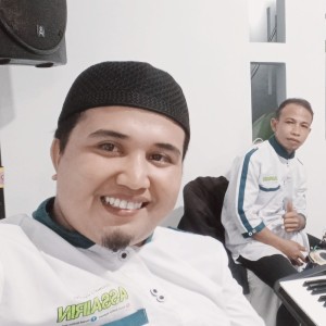 Dengarkan Dj Sholawat Al Hijrotu (Cover) lagu dari Munadi Abdillah dengan lirik