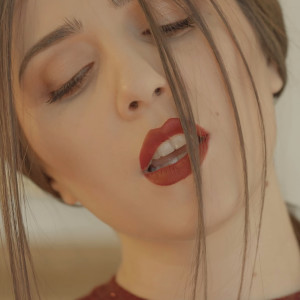 收聽Narine Dovlatyan的Sarvori Erge歌詞歌曲