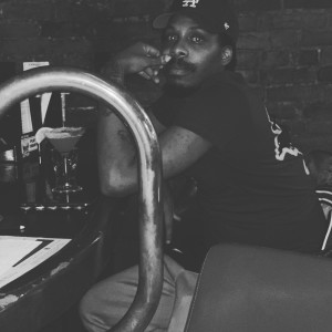 Dengarkan Hold It Down lagu dari Kali Valen dengan lirik