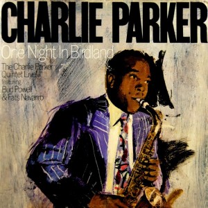 Dengarkan lagu Wahoo / 'Round Midnight / This Time The Dream's On Me / Dizzy Atmosphere nyanyian Charlie Parker dengan lirik