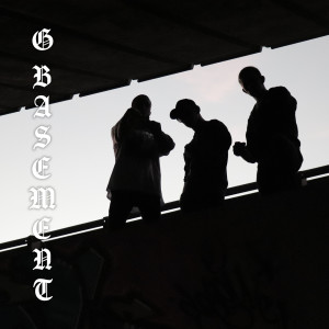 Dengarkan lagu G Basement (Explicit) nyanyian Młody Ozi dengan lirik