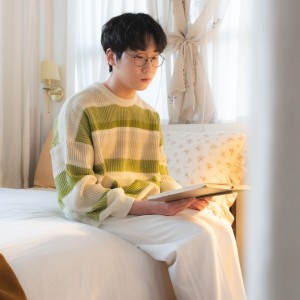 ดาวน์โหลดและฟังเพลง 열심히 살고 있는데 พร้อมเนื้อเพลงจาก LimJaeYoung
