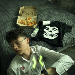 Listen to Изменился+ song with lyrics from maruoo