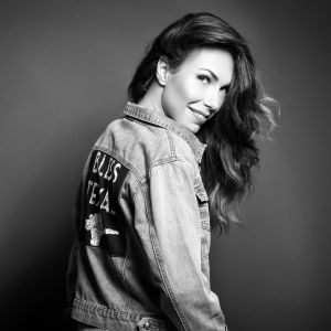Listen to Amor, Amor song with lyrics from Jazzy Jo