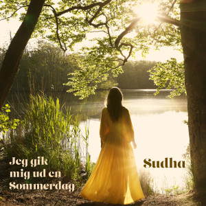 Dengarkan lagu Jeg Gik Mig Ud En Sommerdag nyanyian Sudha dengan lirik
