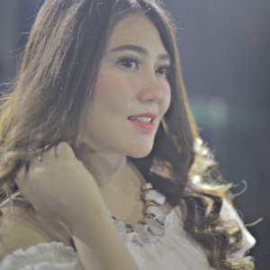 ดาวน์โหลดและฟังเพลง Satu Hati Sampai Mati พร้อมเนื้อเพลงจาก Via Vallen