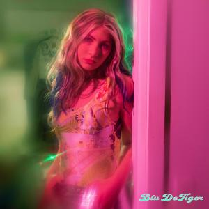 ดาวน์โหลดและฟังเพลง Figure It Out พร้อมเนื้อเพลงจาก Blu DeTiger