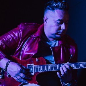 ดาวน์โหลดและฟังเพลง CONTIGO QUIERO พร้อมเนื้อเพลงจาก Johnny G