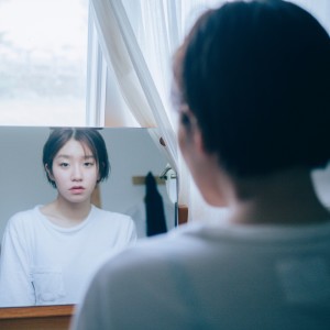 收听개미친구 (gamichingoo)的Color Blindness歌词歌曲