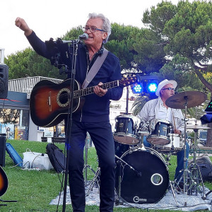 Dengarkan lagu Bienvenue mon amour nyanyian MARIO ZITO CALOGERO dengan lirik