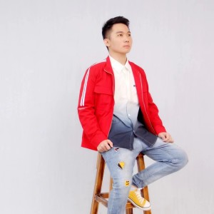 Listen to 可可托海牧羊人 (cover: 唐小荣) (完整版) song with lyrics from 张皓强