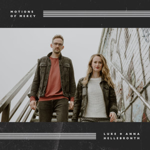 Dengarkan lagu Up & Alive nyanyian Luke + Anna Hellebronth dengan lirik