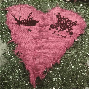 收聽Viola的Chains Around My Heart歌詞歌曲