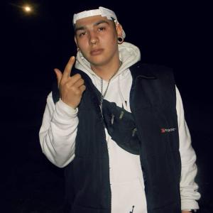 Listen to cuatro y pico(feat. mania) song with lyrics from axel ru