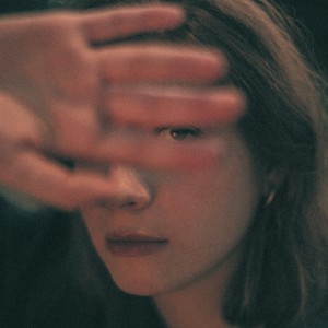 收聽Angie的9 Digits歌詞歌曲