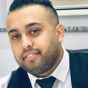 Dengarkan Suta baces lagu dari Anton Delia dengan lirik