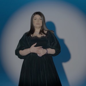 Listen to Üreyim Alovlanır song with lyrics from Xeyale Tovuzlu