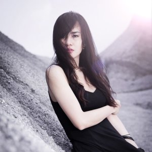 ดาวน์โหลดและฟังเพลง อ่อนแอแค่คืนนี้ พร้อมเนื้อเพลงจาก Ara Ae