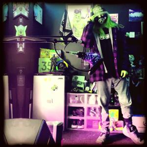 收聽Yung Fancee的Tesla (feat. Glxssy24k, TREETIME & HAAKE) (Explicit)歌詞歌曲