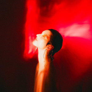 收聽Elena Shirin的Zoom Out歌詞歌曲