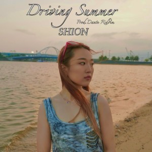 ดาวน์โหลดและฟังเพลง Driving Summer พร้อมเนื้อเพลงจาก Shion