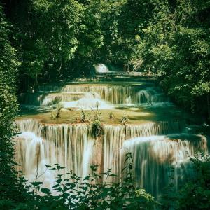 Dengarkan Waterfall & Rolling River Noise lagu dari Pro Sounds of Nature dengan lirik