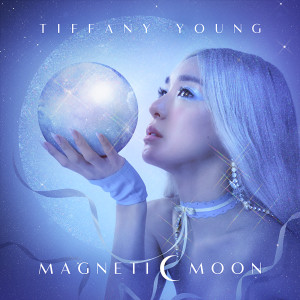 ดาวน์โหลดและฟังเพลง Magnetic Moon พร้อมเนื้อเพลงจาก Tiffany Young