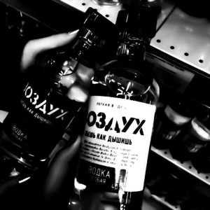 Dengarkan lagu Bloody Mary x Dom Dom (Slowed) nyanyian Armut dengan lirik