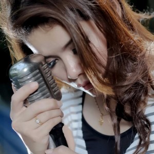 Dengarkan Bertahan lagu dari Artfani dengan lirik