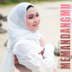 ดาวน์โหลดและฟังเพลง Memandangmu พร้อมเนื้อเพลงจาก Nazia Marwiana