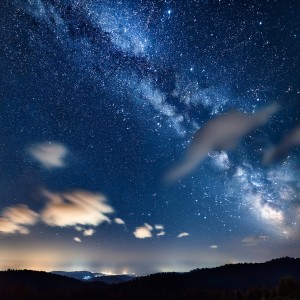 Binaural Beats Deep Sleep的專輯Orchestra Of Sleep’S Embrace: Serene Melodies For A Peaceful Night’S Rest