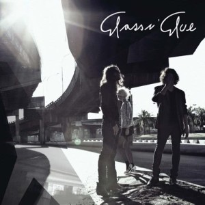 收聽Glass n' Glue的Flesh And Bones歌詞歌曲
