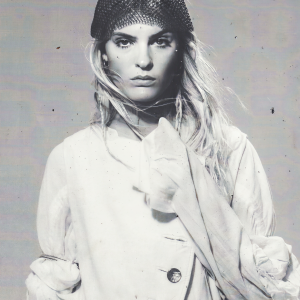 收聽Emma Bale的Joan歌詞歌曲