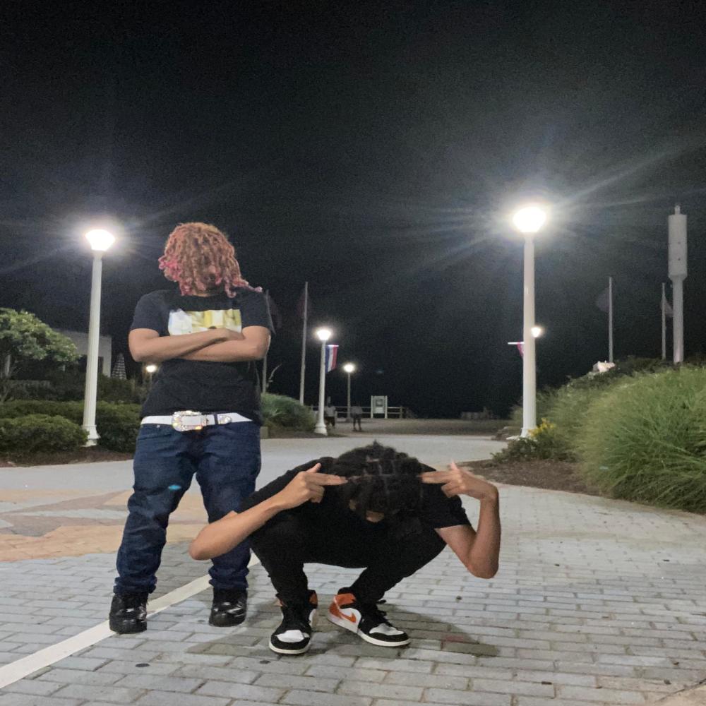 Buzz and Bees (feat. Syelock) (Explicit)