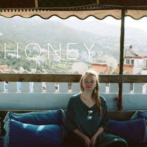 收聽Linnaea的Honey歌詞歌曲