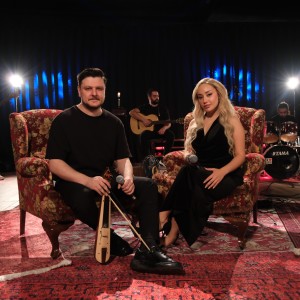 Listen to Enkaz song with lyrics from Ekin Uzunlar