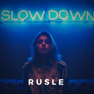 收聽Rusle的Slow Down歌詞歌曲