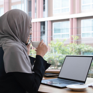 Listen to Alangkah Indahnya Hidup Ini (Live) song with lyrics from bocah random