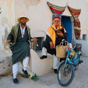 收聽Djerba Prod的3ala jerba el beya - على جربة البية (feat. Youssef Zerria - يوسف زريعة)歌詞歌曲