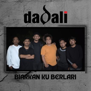 收听Dadali的Biarkan Ku Berlari歌词歌曲