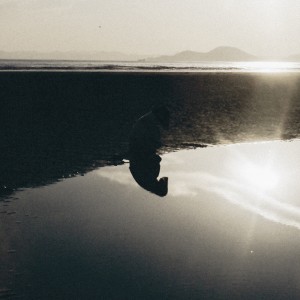 Dengarkan 아픈 기억으로 남은 그때로 (Sorrowful memories from the past) lagu dari Monday Kiz dengan lirik