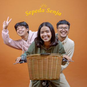 Dengarkan Sepeda Senja lagu dari Olski dengan lirik
