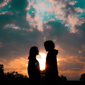 收听Langit Sore的Hanya Menyakiti歌词歌曲