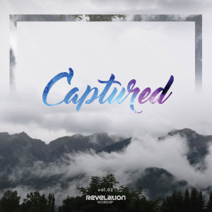 ดาวน์โหลดและฟังเพลง Captured พร้อมเนื้อเพลงจาก Hennie Yufisa