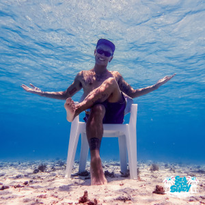 Dengarkan lagu 波の上 (feat. Spinna B-ILL) nyanyian SHADY dengan lirik