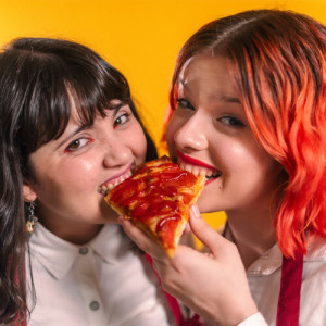 Listen to Ketchup na Pizza song with lyrics from Flávia Felicio