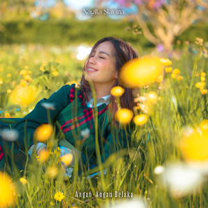 Nagita Slavina的专辑Angan-Angan Belaka