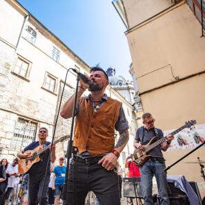收聽Мертвий півень的Б'ютифул Карпати (live 2023)歌詞歌曲
