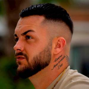 Listen to Un Pacto song with lyrics from Miguel Cabrera