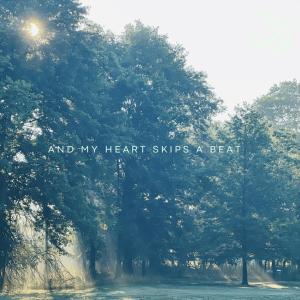 Dengarkan And My Heart Skips a Beat lagu dari Kevin Samuel dengan lirik